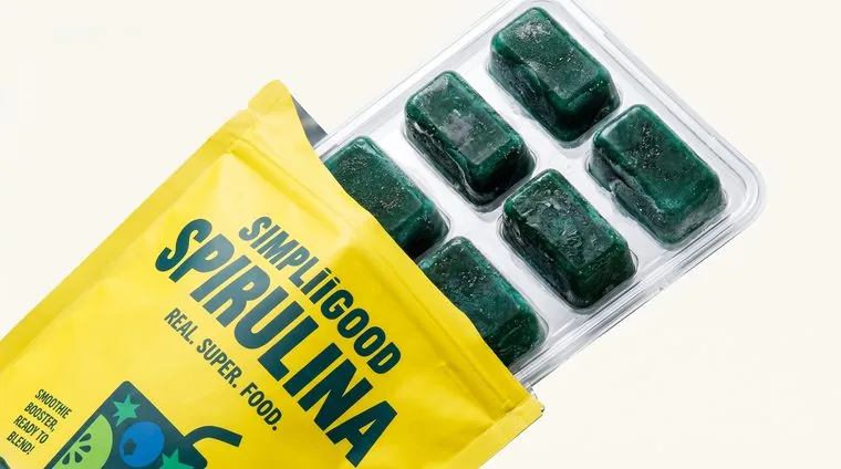 Green spirulina hummus with chickpeas